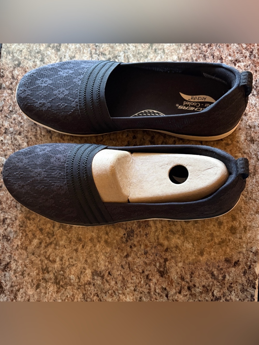 NEW Sketchers Arch-fit Air cooled Loafers
